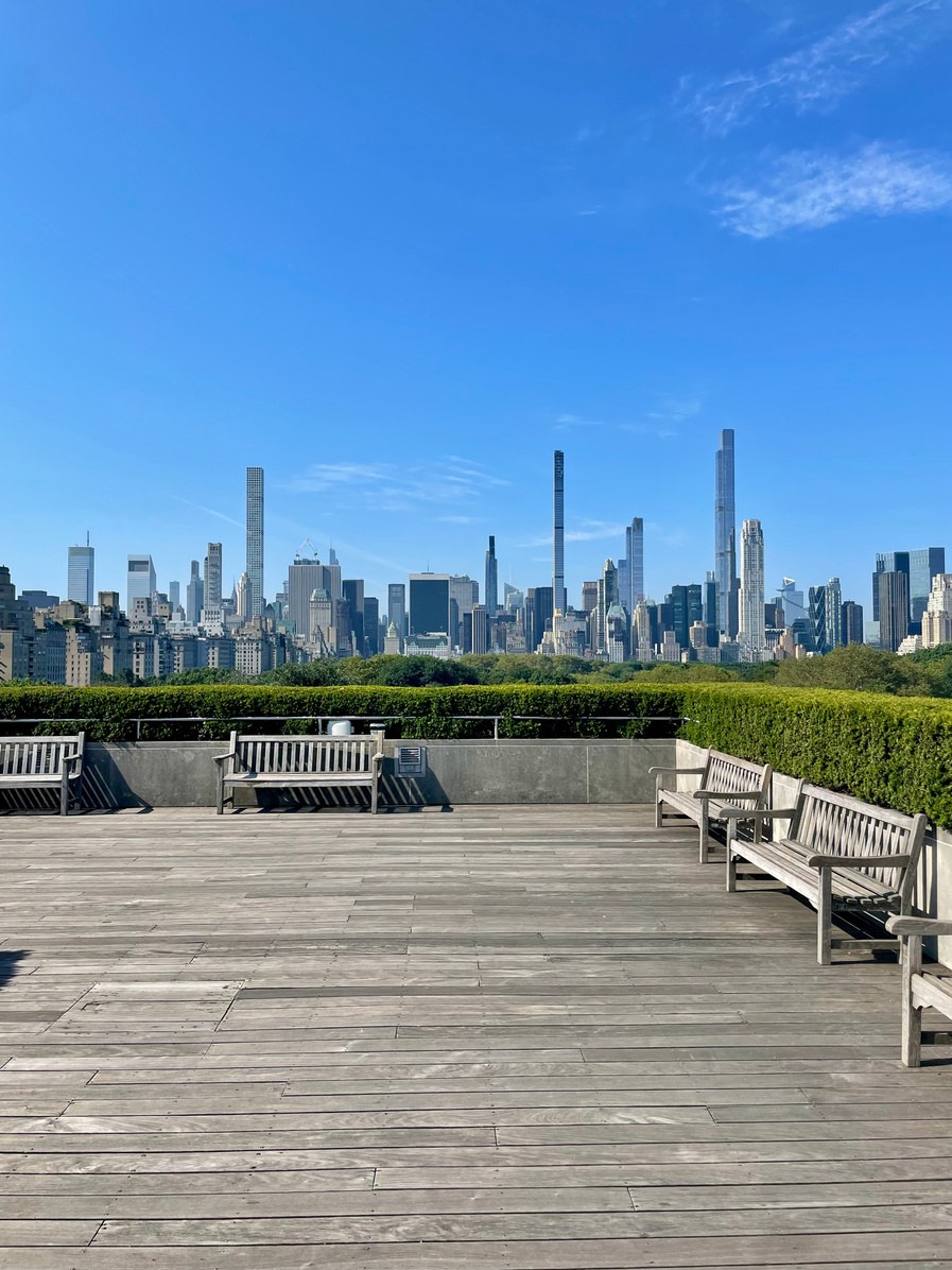 Lo skyline di Manhattan visto dall'altra parte dell'East River